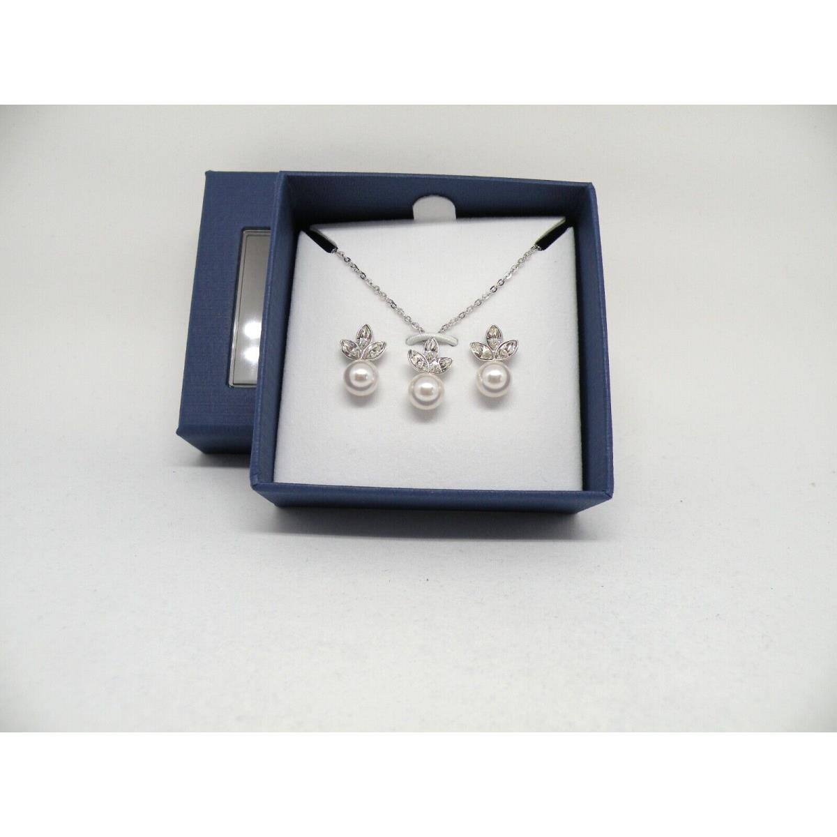 Swarovski Classy Crystal Pearl Pendant - Ear Set Rhodium