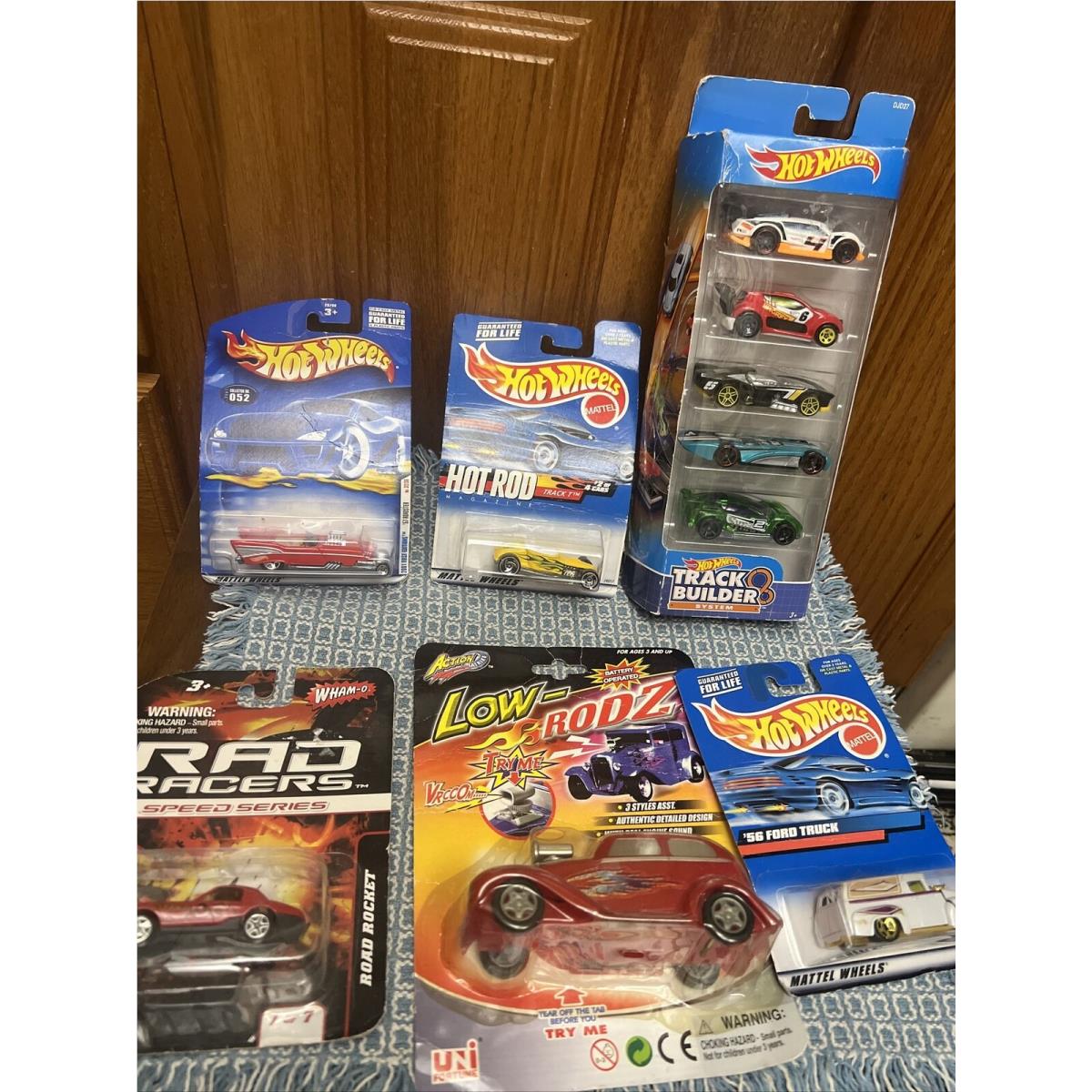 Hot Wheels Car Rad Pack Box Track Builder 1:64 Diecast Vehicle Racer Rodz DJD27
