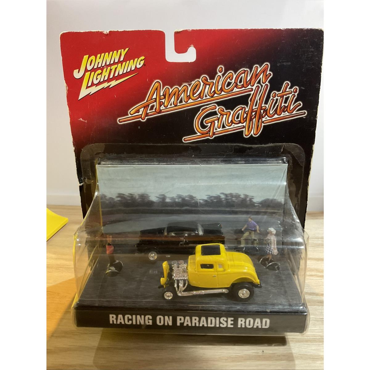 American Graffiti Racing on Paradise Road Die-cast Car Diorama Johnny Lightning