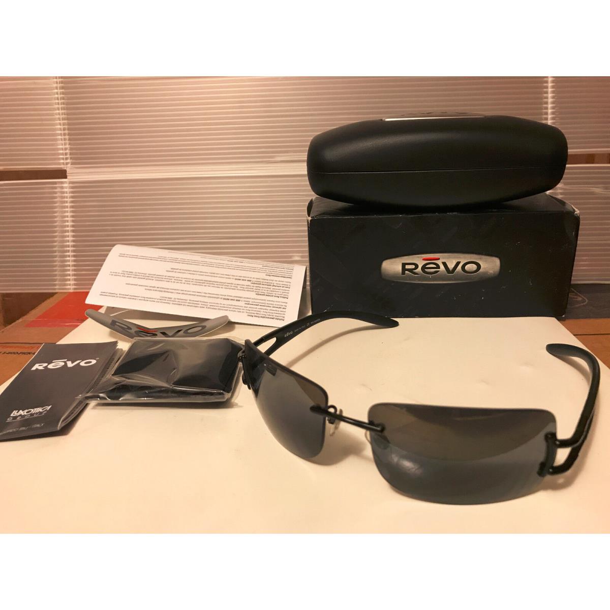 Revo RE3069 001/9V Matte Black / Polarized Grey Mirror Lenses