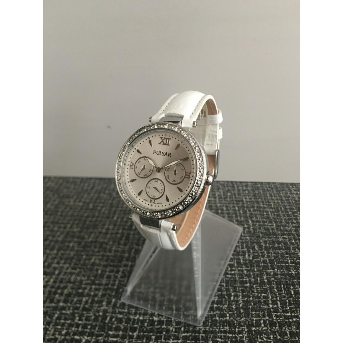 Pulsar PP6115 Women`s Dress Silver-tone Dial Day Date White Leather Strap