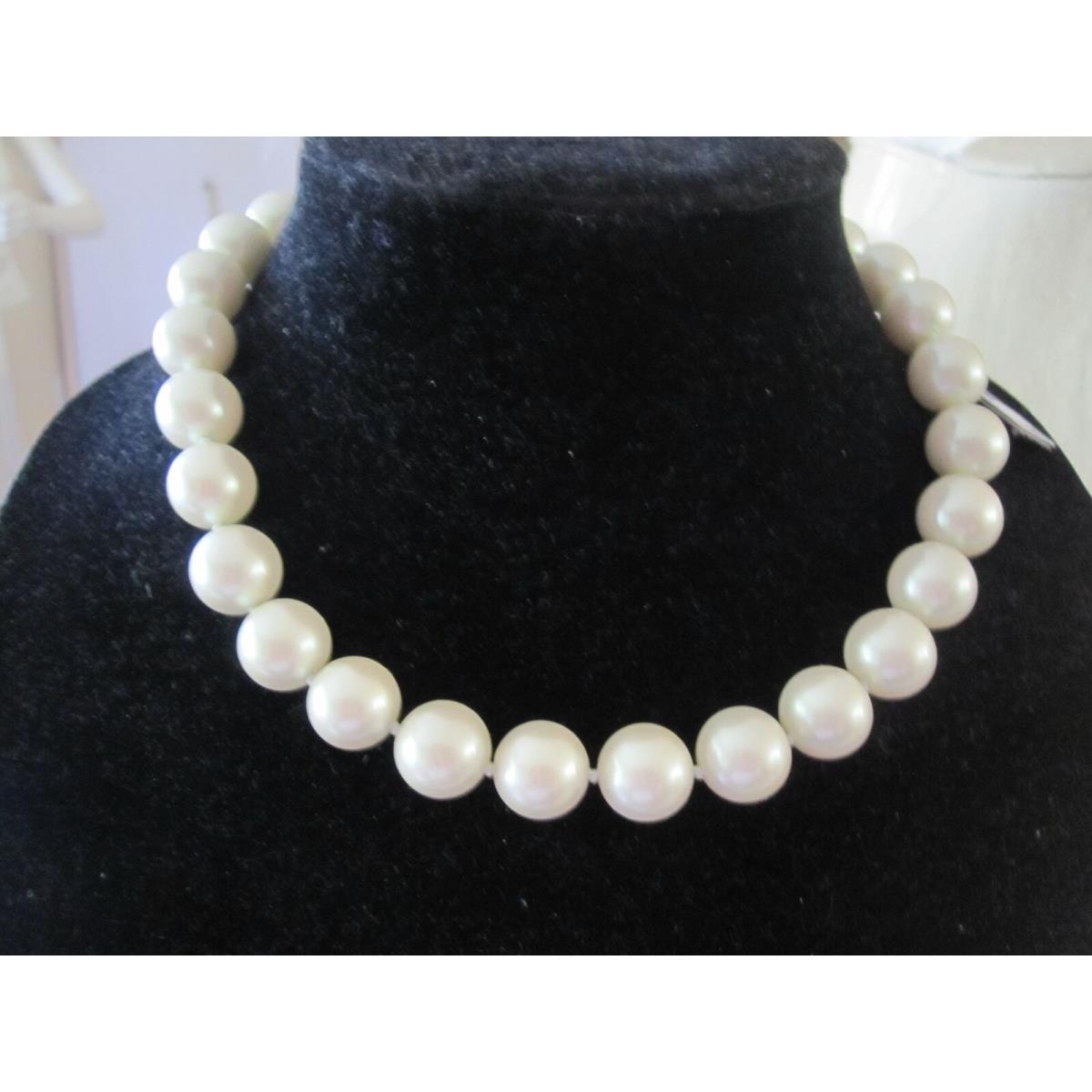 Kate Spade All Wrapped Up Pearl Short Necklace with Gold Tone Bow