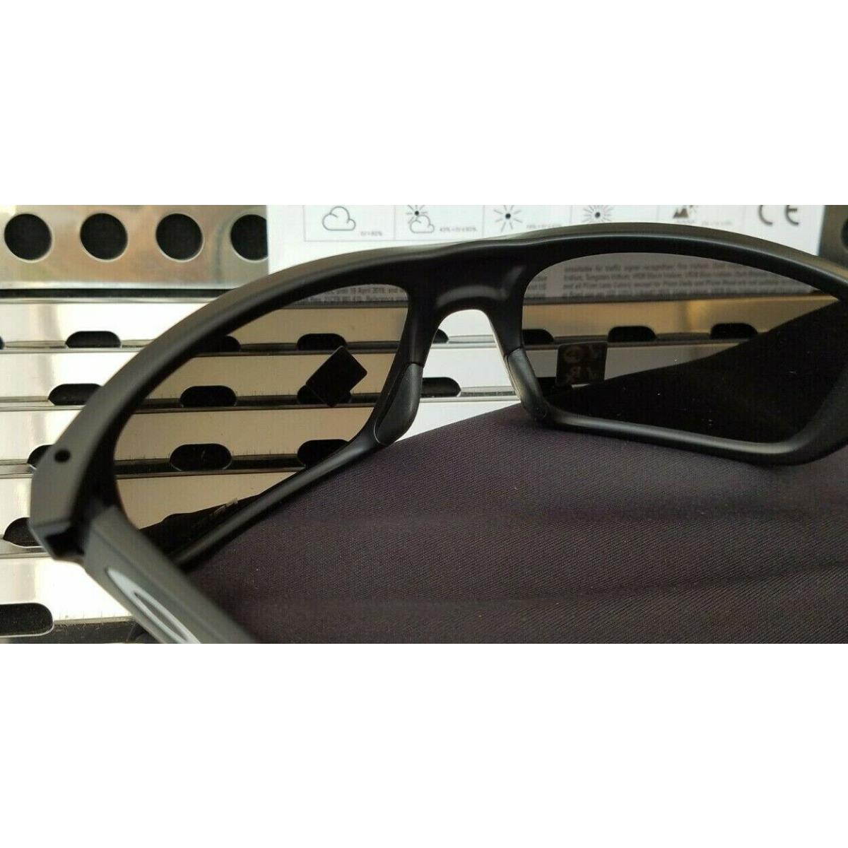 Oakley sunglasses Drop Point - Black Frame, Black Lens, Black Manufacturer