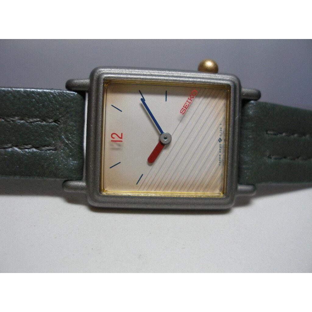 Nos 1980`s Seiko Fashion Quartz Ladies Gray Leather Watch Ref. SZP271