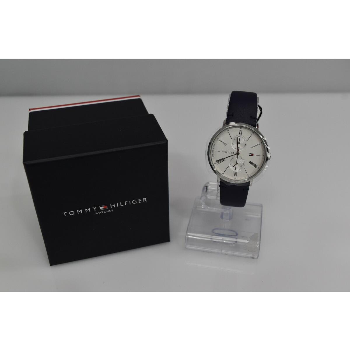 Tommy Hilfiger Navy Blue Leather White SS 1782072 Watch