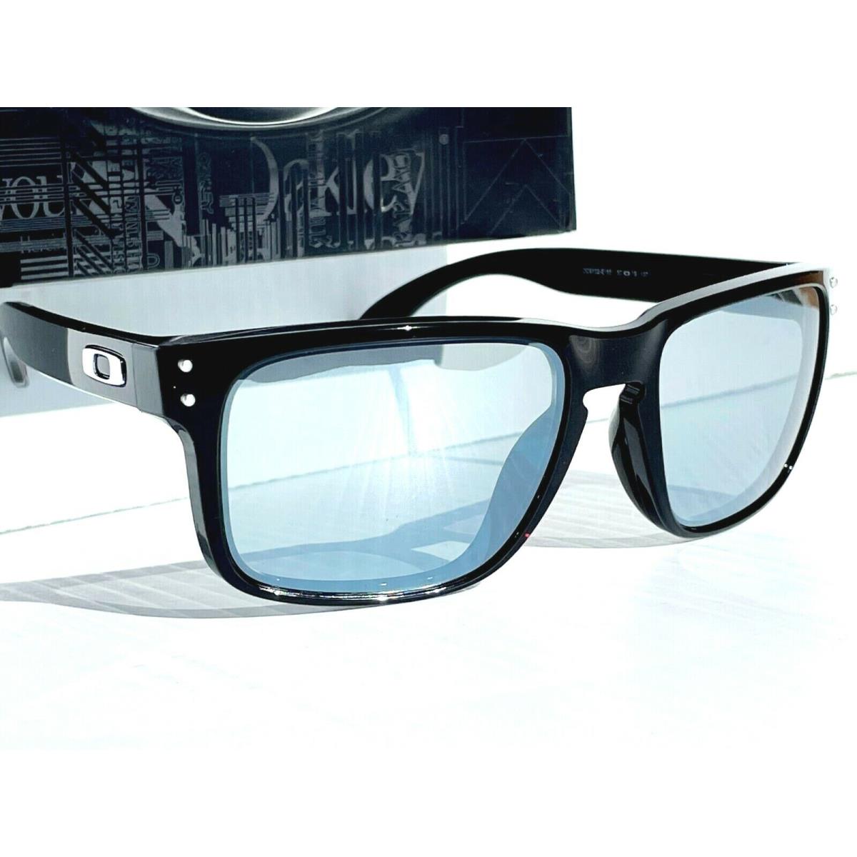 Oakley Holbrook Polished Black Galaxy Polarized Mirror Sunglass 9102 - Frame: Black, Lens: Silver